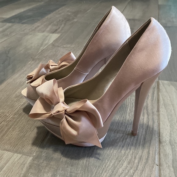 Nude ALDO bow open toe pumps. Unworn size 6.5. - Picture 3 of 4